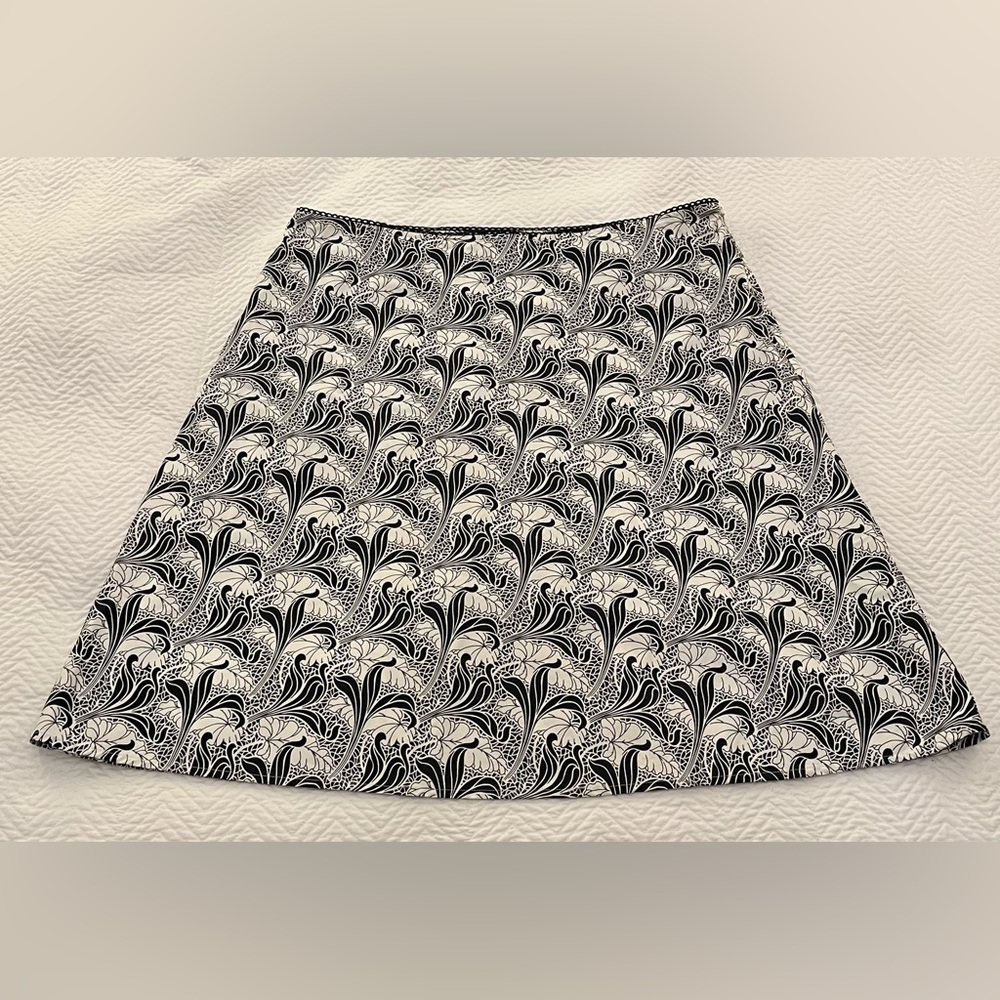TOMMY HILFIGER 💯 cotton black and white floral pattern A line midi skirt